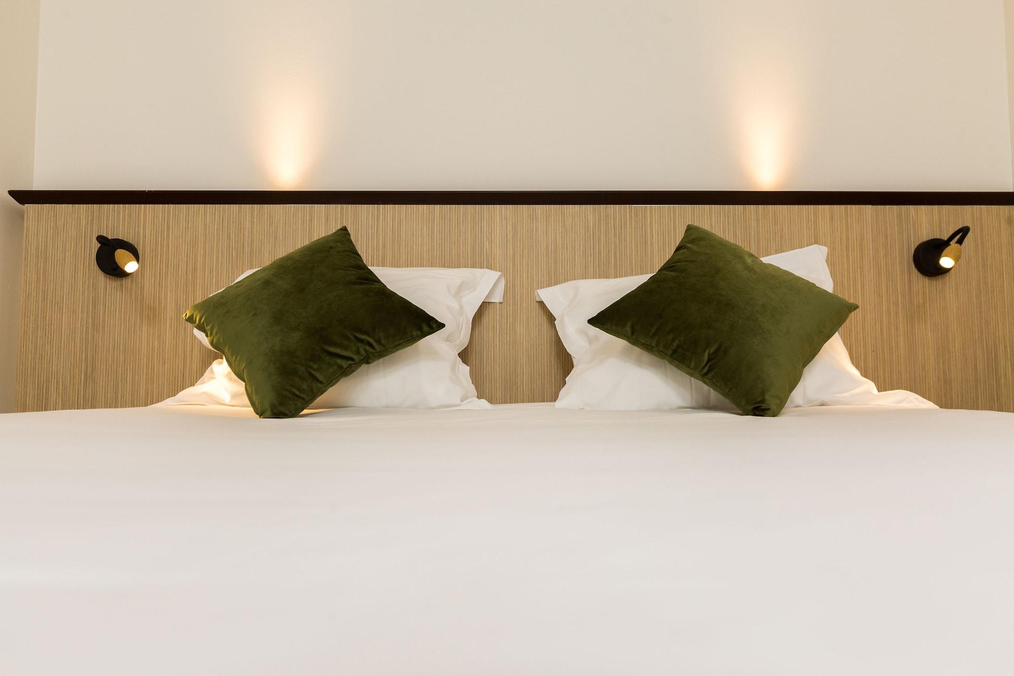 Best Western Le Bois De La Marche Liguge Luaran gambar