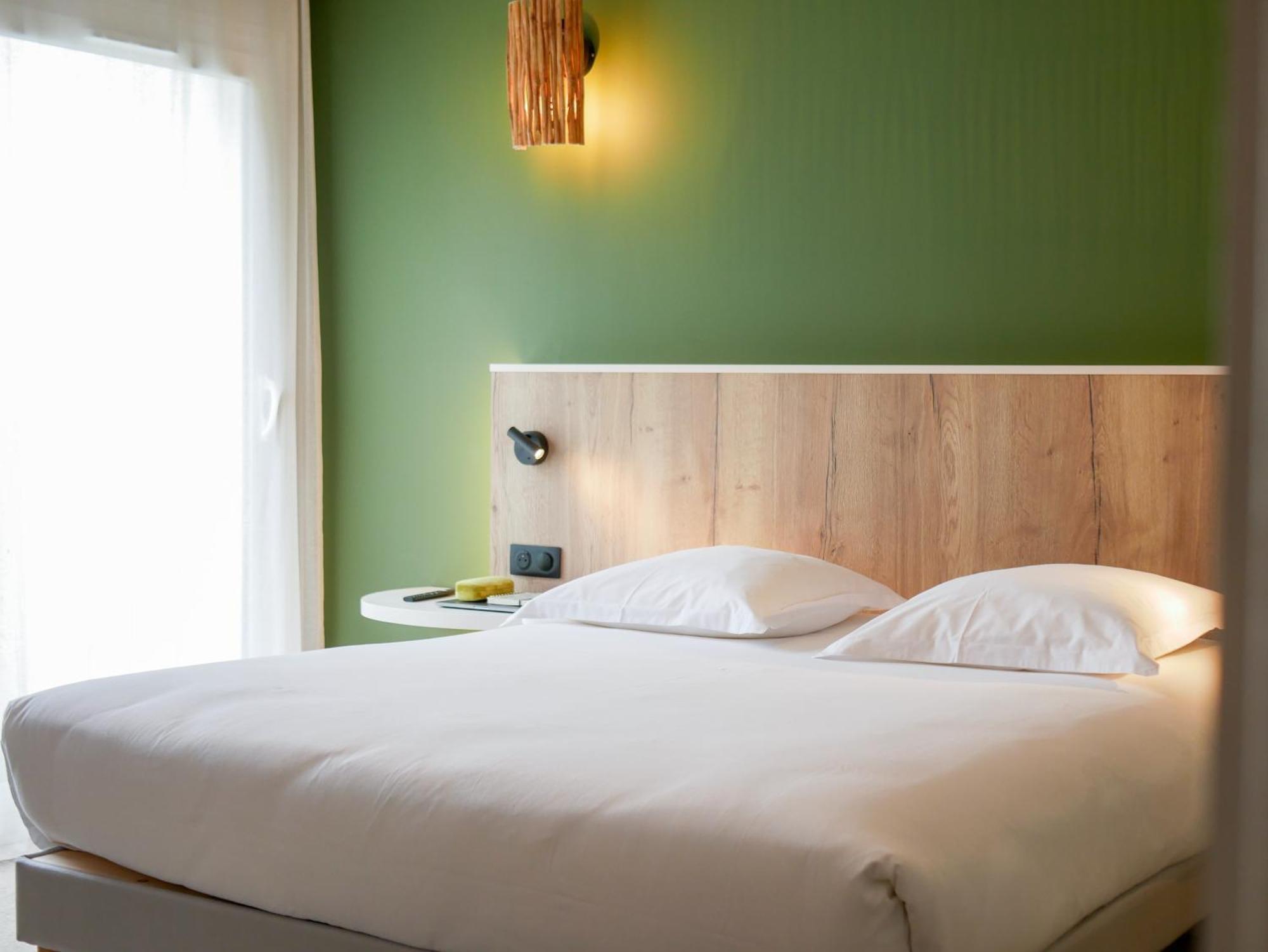 Best Western Le Bois De La Marche Liguge Luaran gambar
